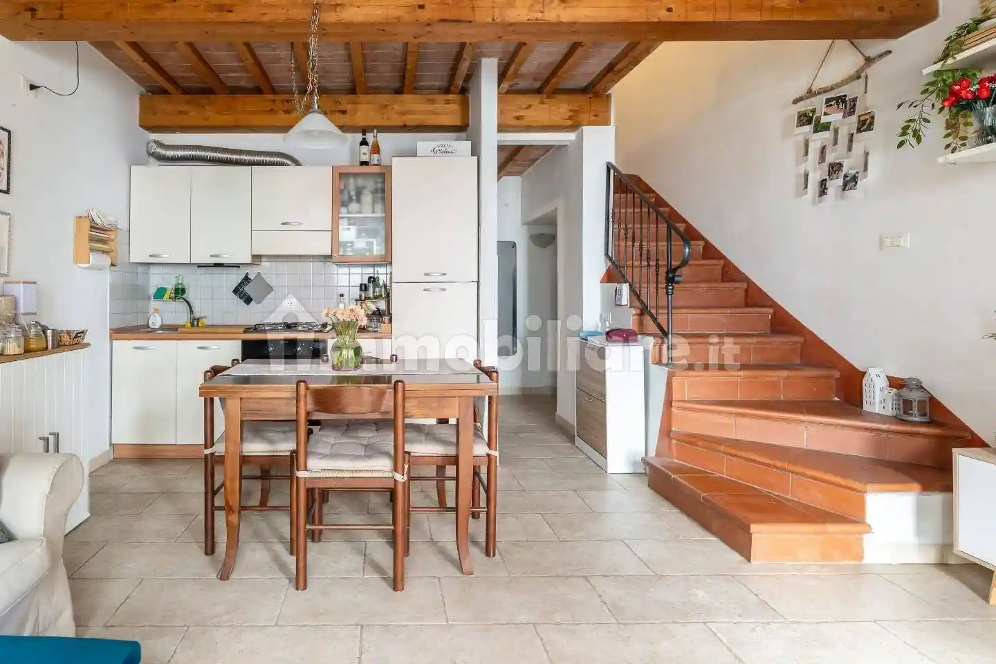 Casa indipendente in affitto a Capraia e Limite