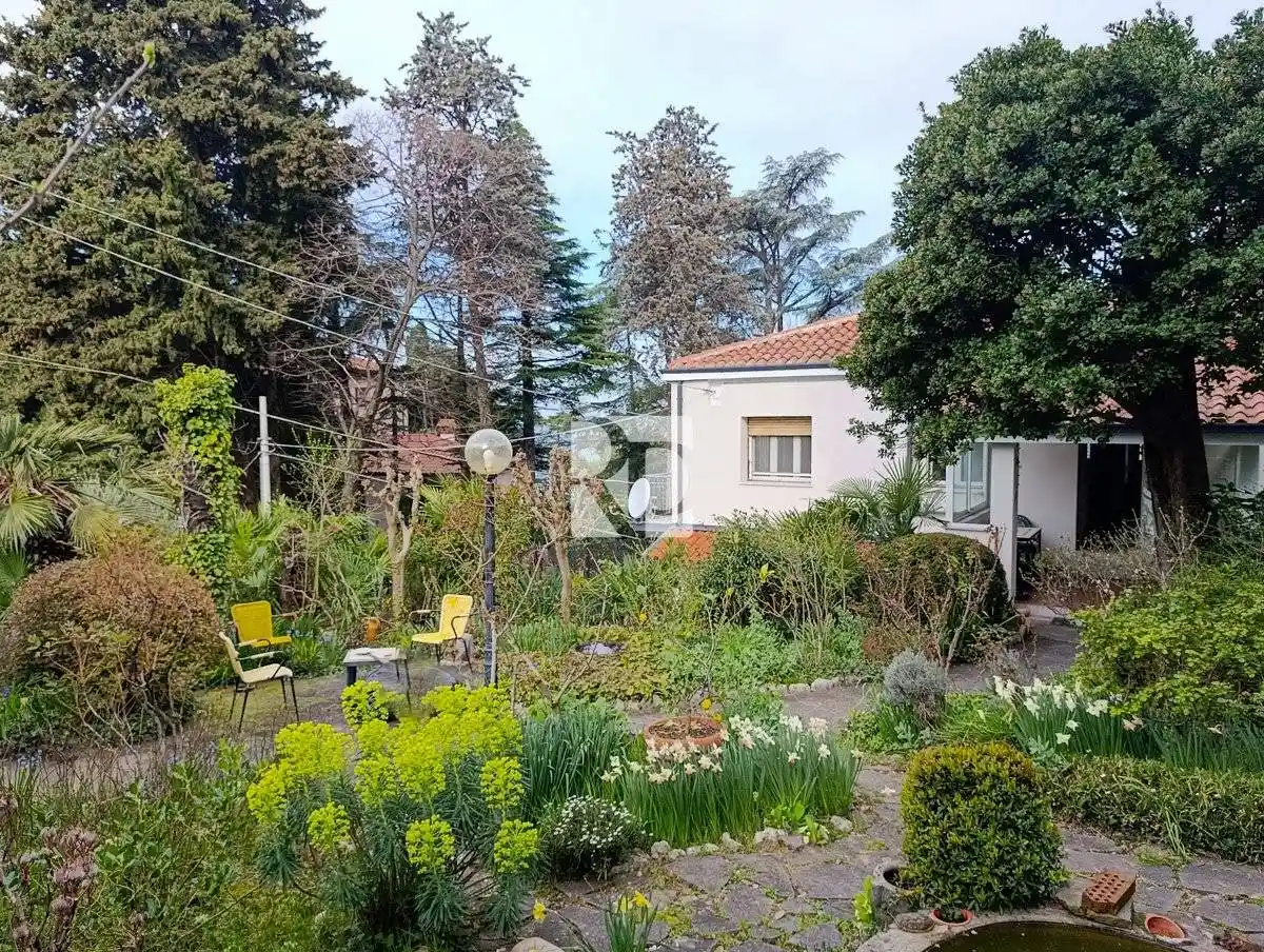 Appartamento in vendita a Trieste