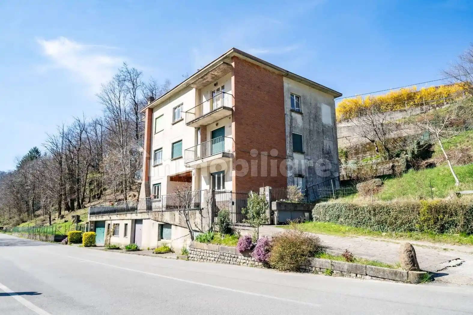 Palazzo - Edificio in vendita a Carenno