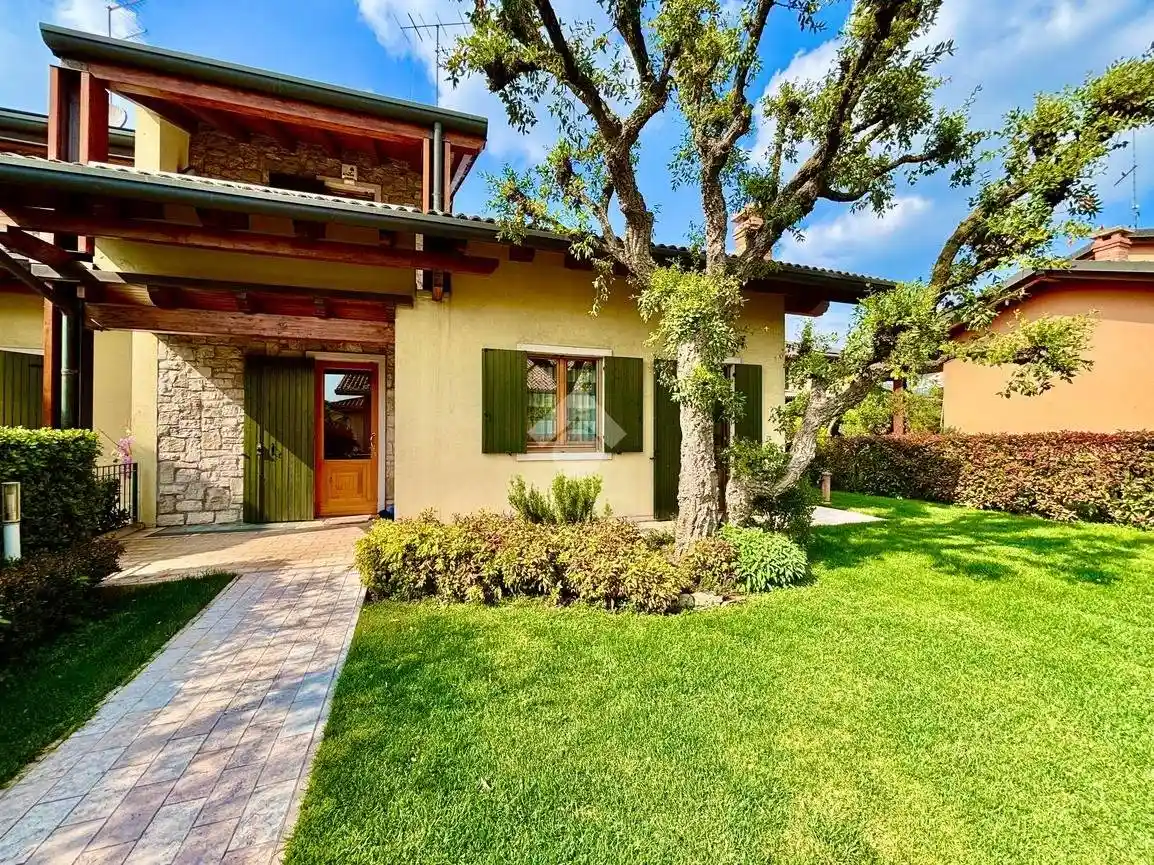 Villa in vendita a Sommacampagna