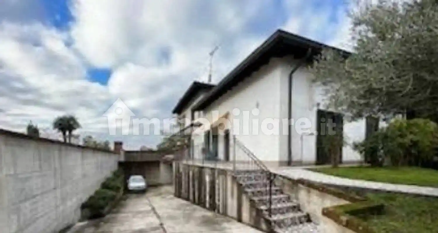 Villa in vendita a Robecco sul Naviglio