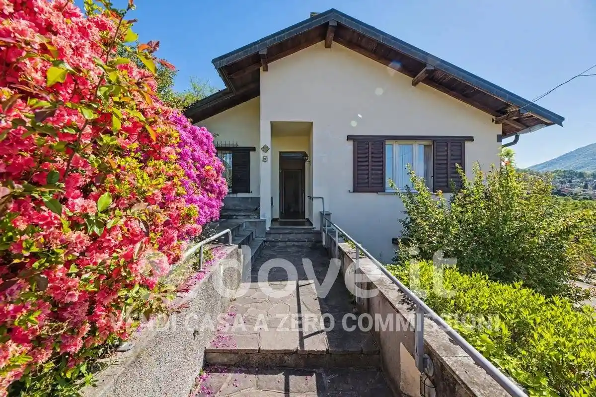 Casa indipendente in vendita a Luino