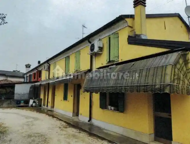 Palazzo - Stabile in vendita a Castel d'Ario