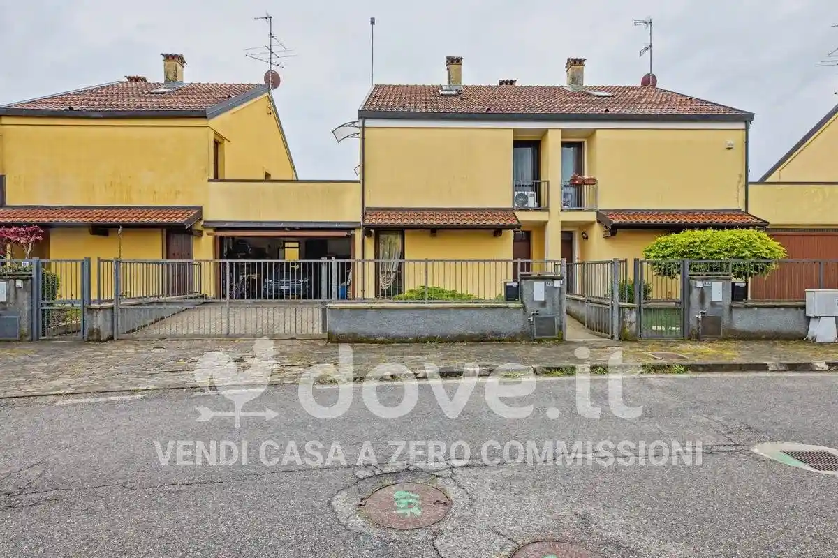 Villa in vendita a Oleggio