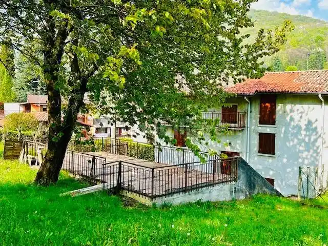 Casa indipendente in vendita a Nembro