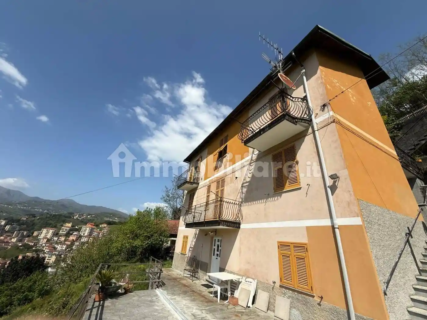 Villa in vendita a Serra Riccò