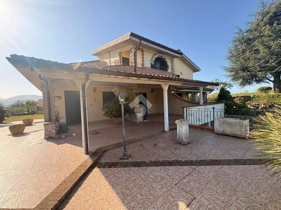 Villa in vendita a Lariano