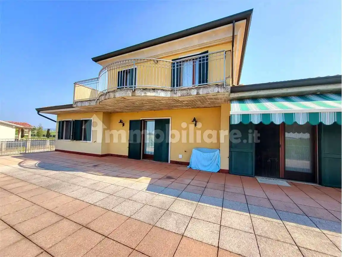 Villa in vendita a Villafranca di Verona