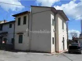 Casa indipendente in vendita a Campi Bisenzio