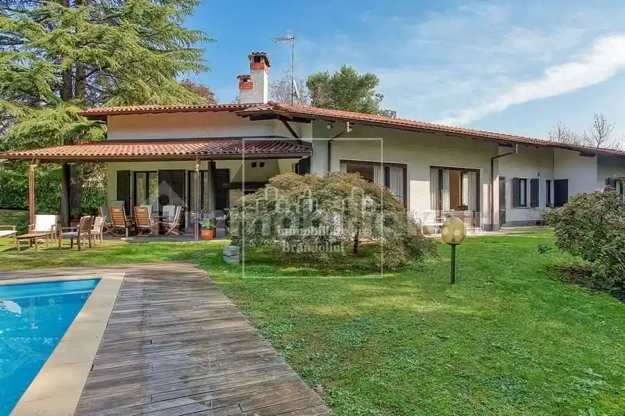 Villa in vendita a Luvinate