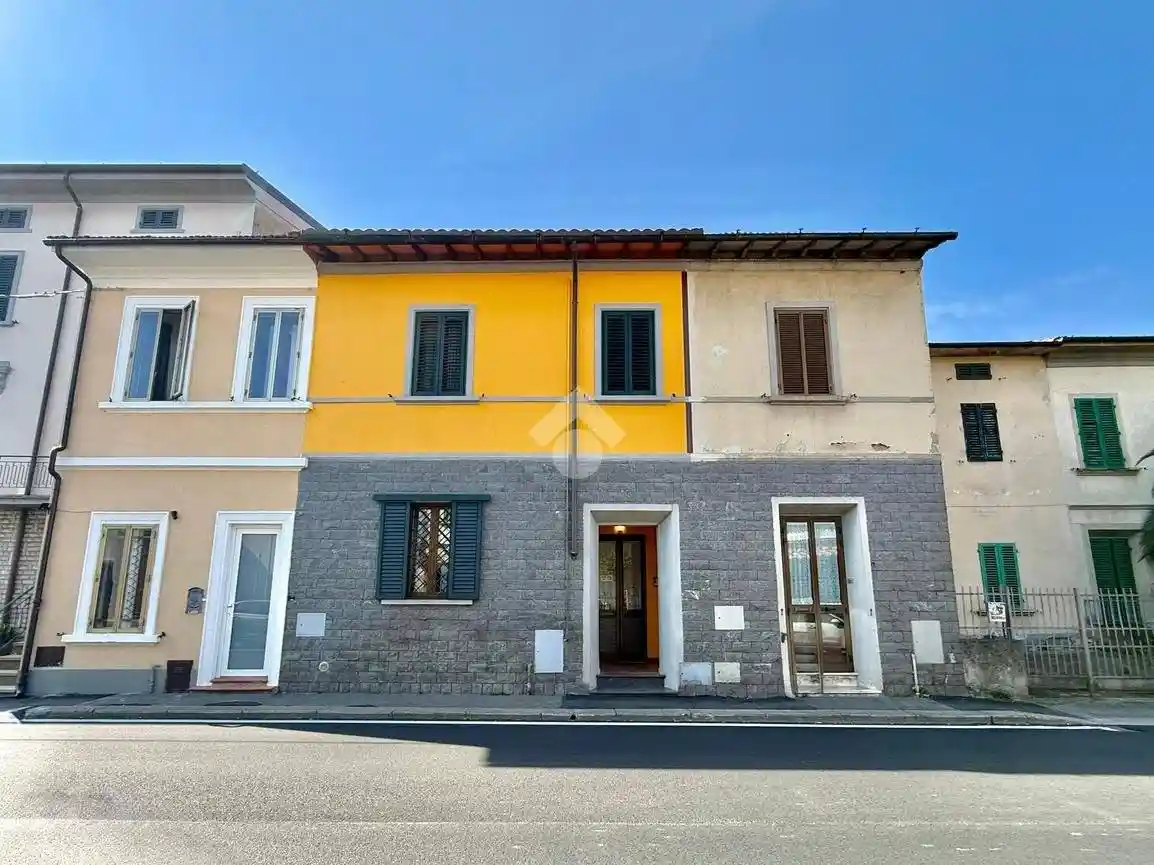 Casa indipendente in vendita a Prato
