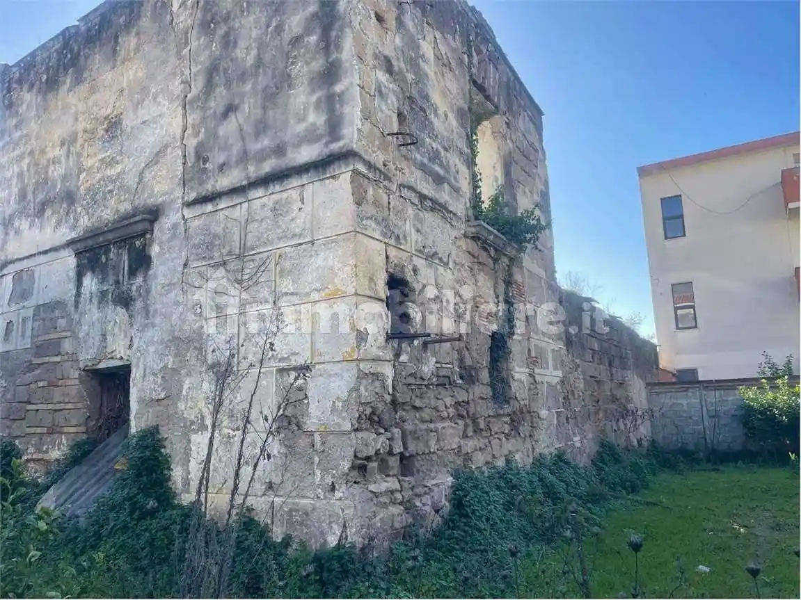 Palazzo - Edificio in vendita a Mondragone