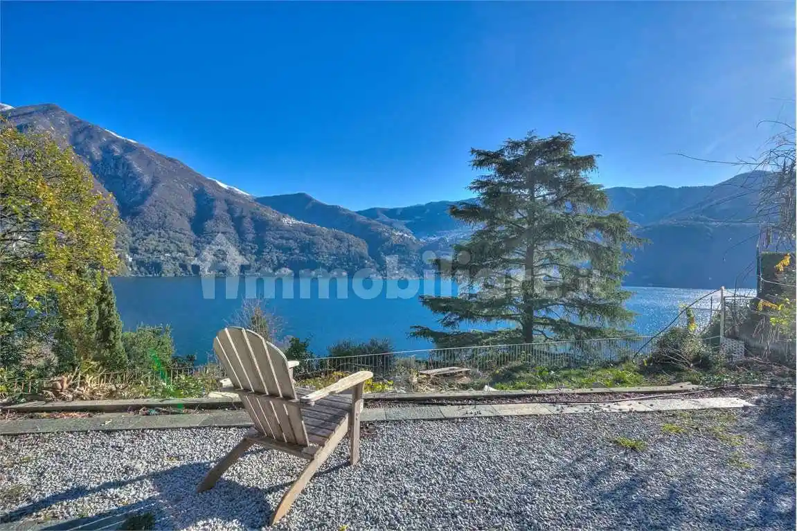 Appartamento in vendita a Laglio