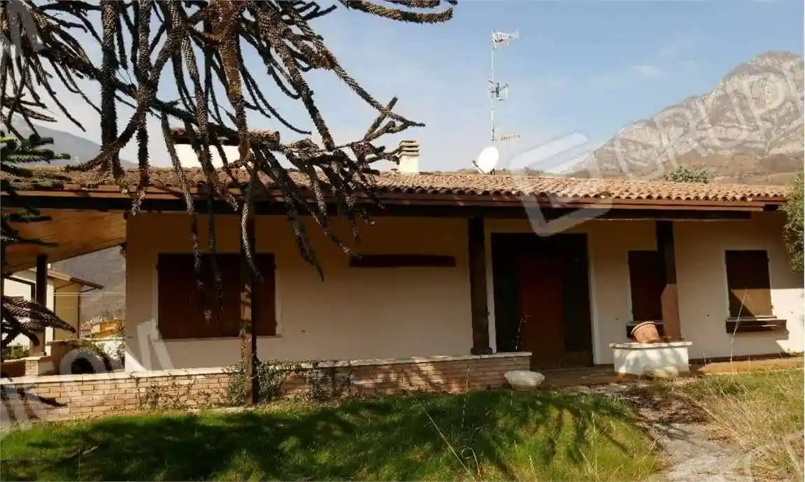 Casa indipendente in vendita a Montereale Valcellina