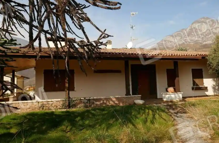 Villa in vendita a Montereale Valcellina