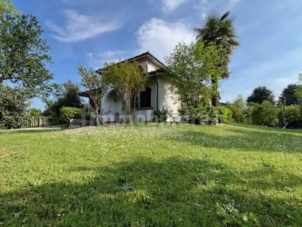 Villa in vendita a Corno Giovine