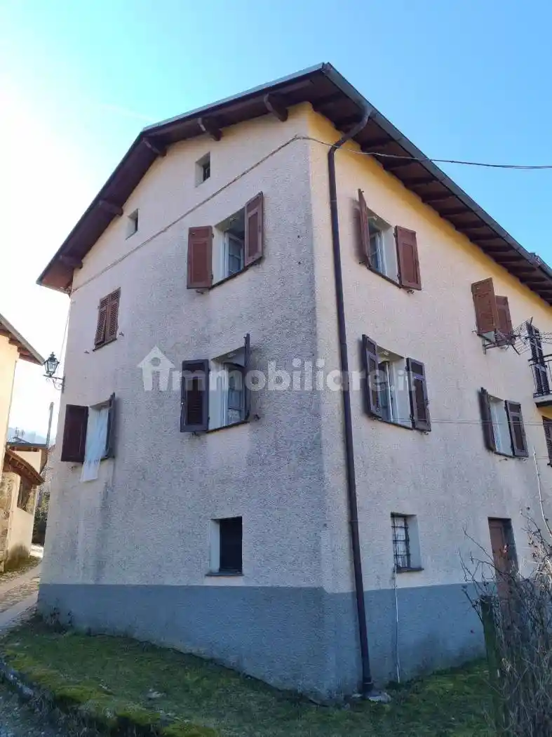 Casa indipendente in vendita a Rezzoaglio