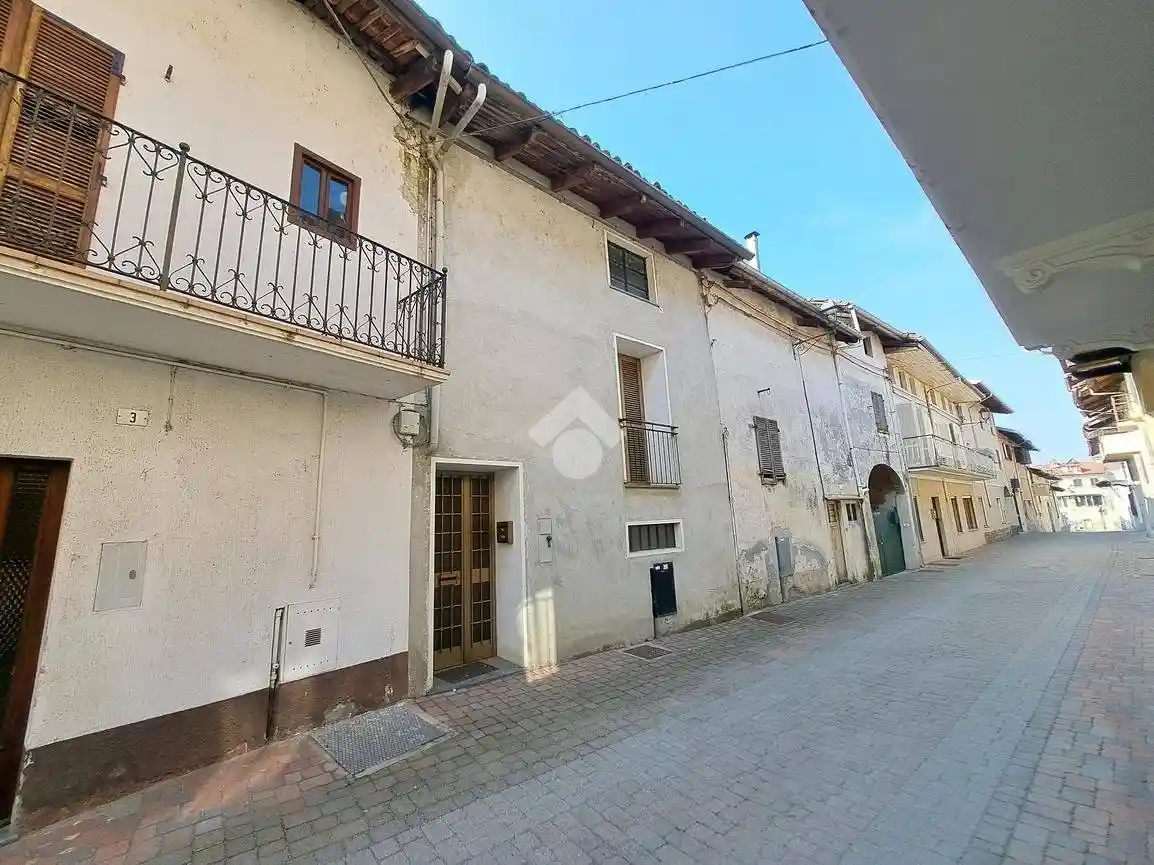 Casa indipendente in affitto a Palazzo Canavese