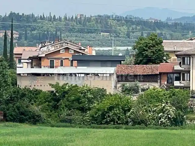 Casa indipendente in vendita a Verona