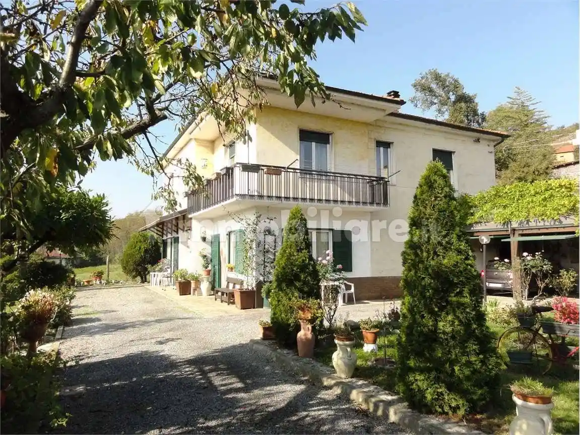 Casa indipendente in vendita a Cairo Montenotte