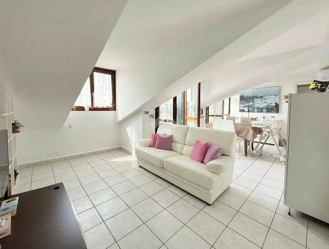 Appartamento in vendita a Villasanta