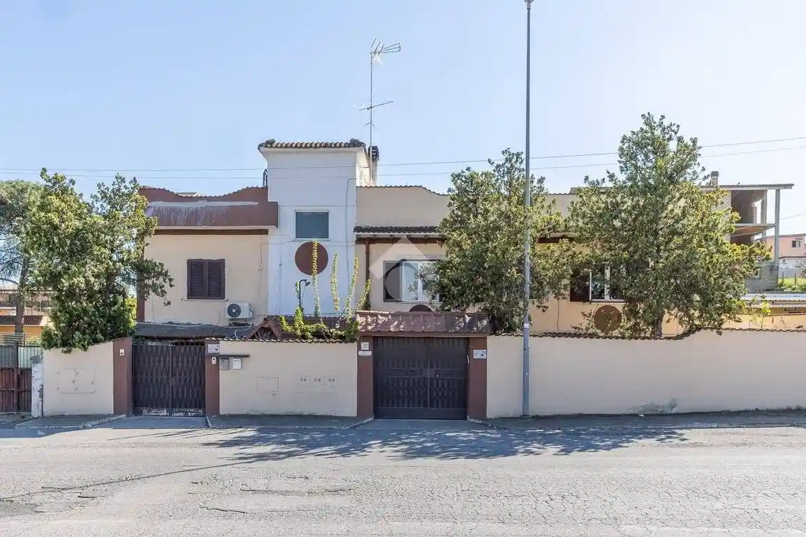 Palazzo - Edificio in vendita a Roma