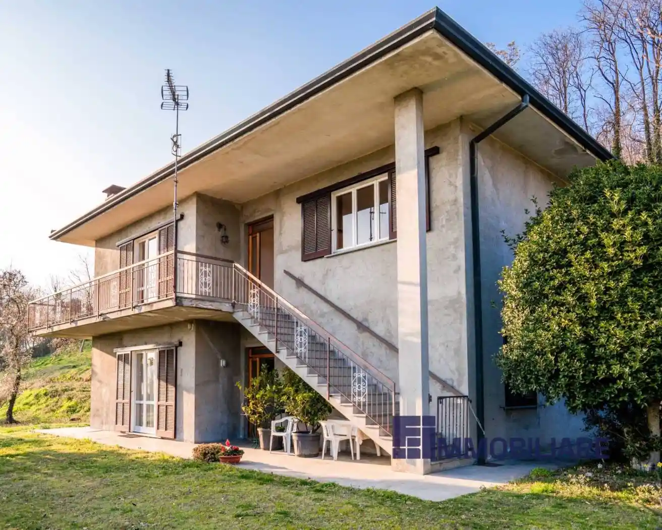 Villa in vendita a Angera