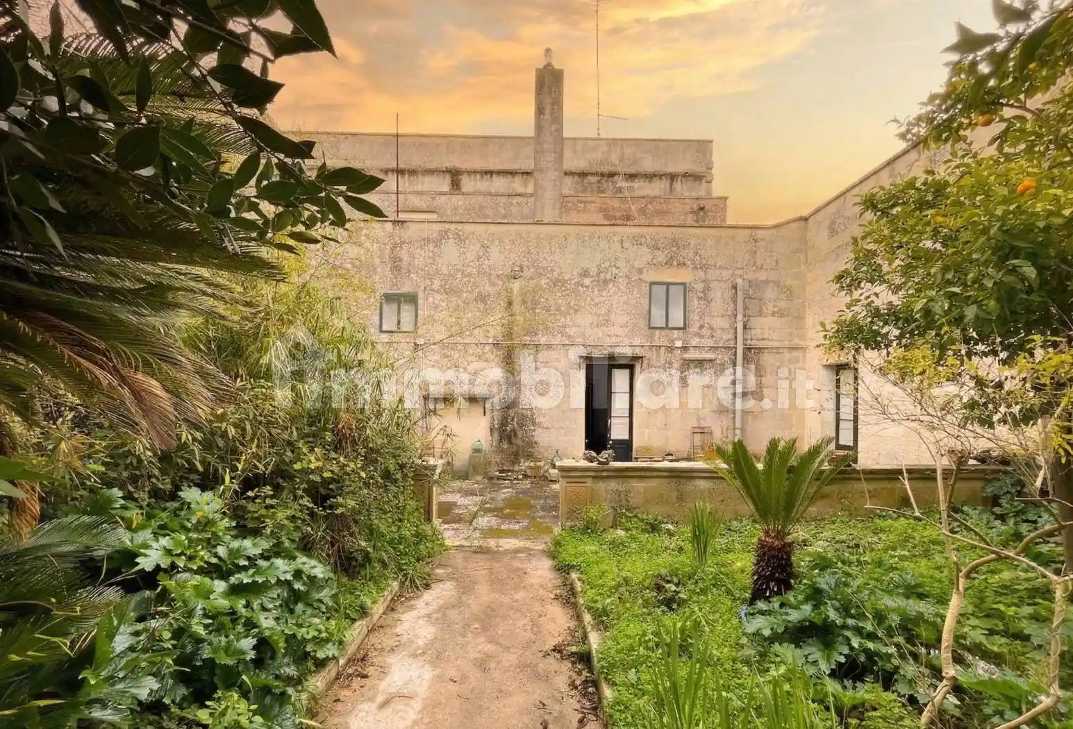 Palazzo - Edificio in vendita a Martano