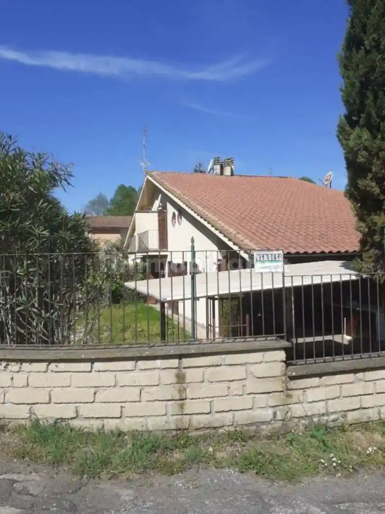 Casa indipendente in vendita a Ronciglione