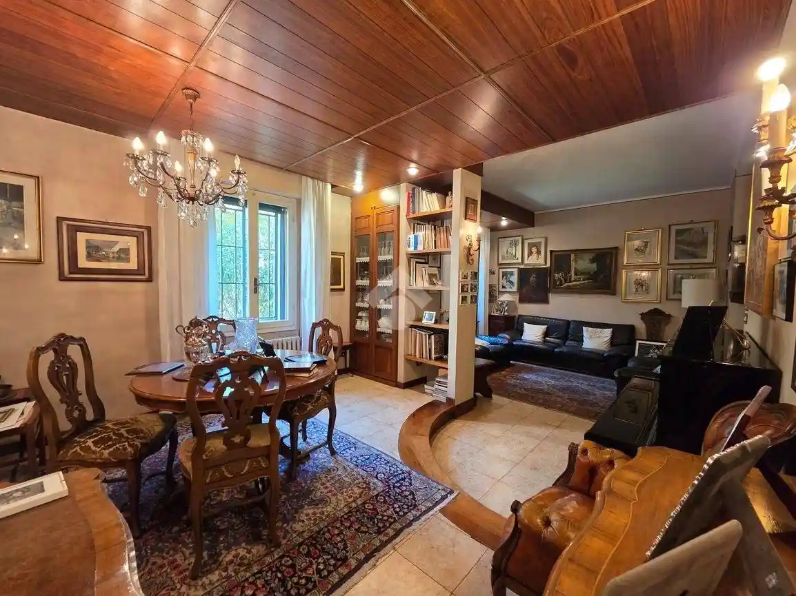 Palazzo - Edificio in vendita a Bologna