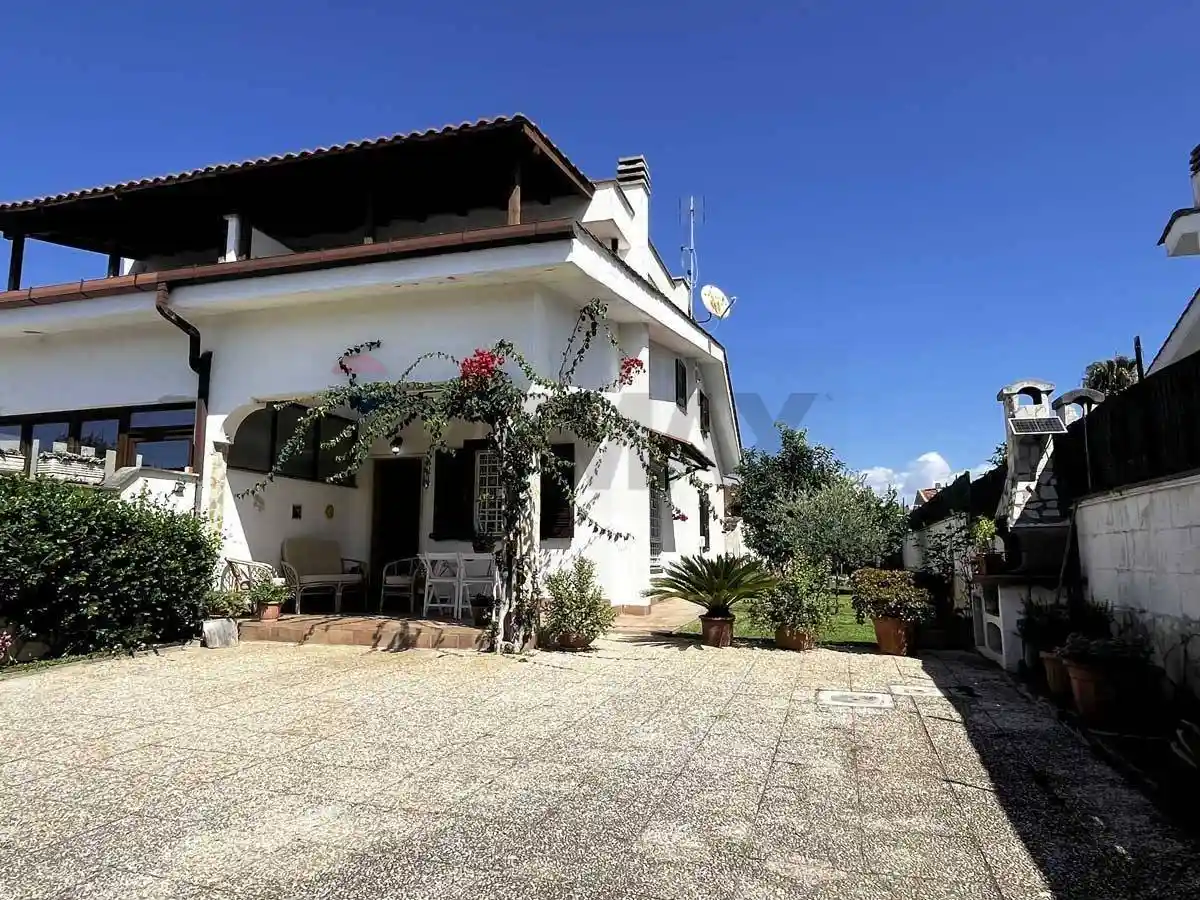 Villa in vendita a Ardea