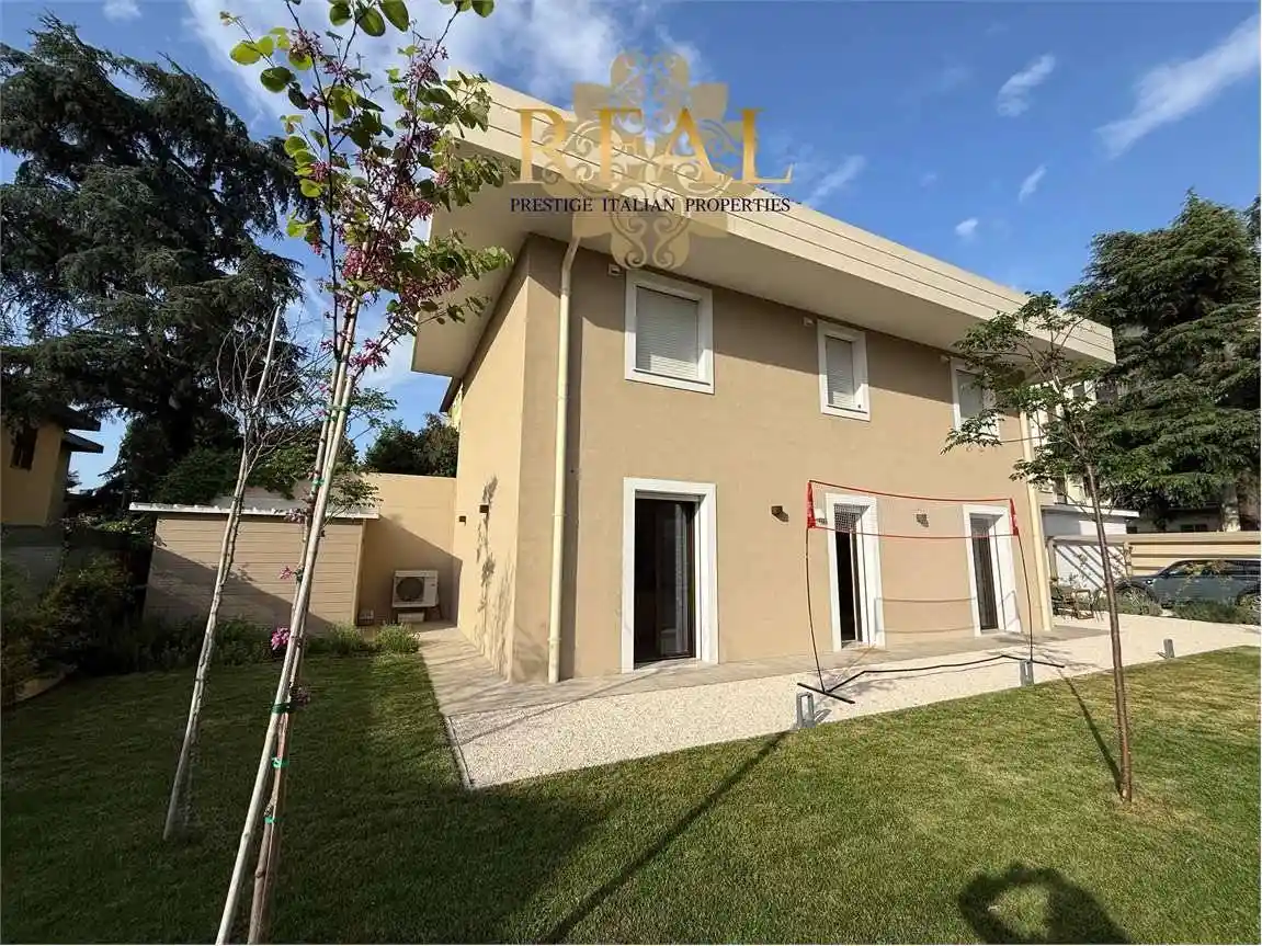 Casa indipendente in affitto a Firenze