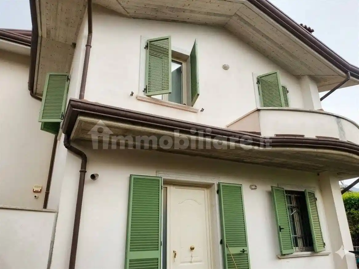 Casa indipendente in vendita a Massa