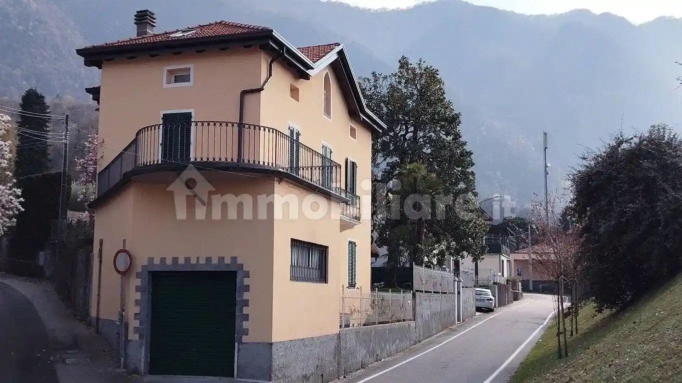 Casa indipendente in vendita a Castelveccana