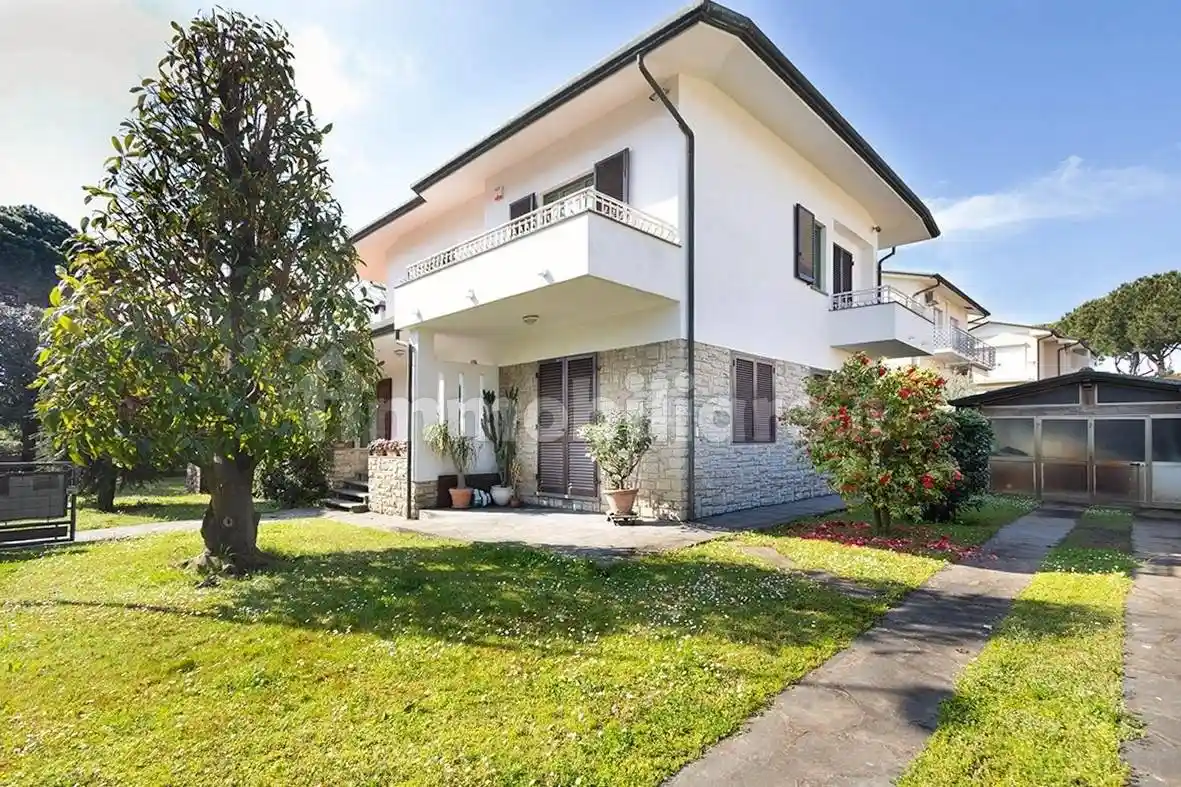 Casa indipendente in vendita a Camaiore