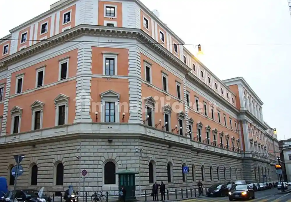Palazzo - Edificio in vendita a Roma