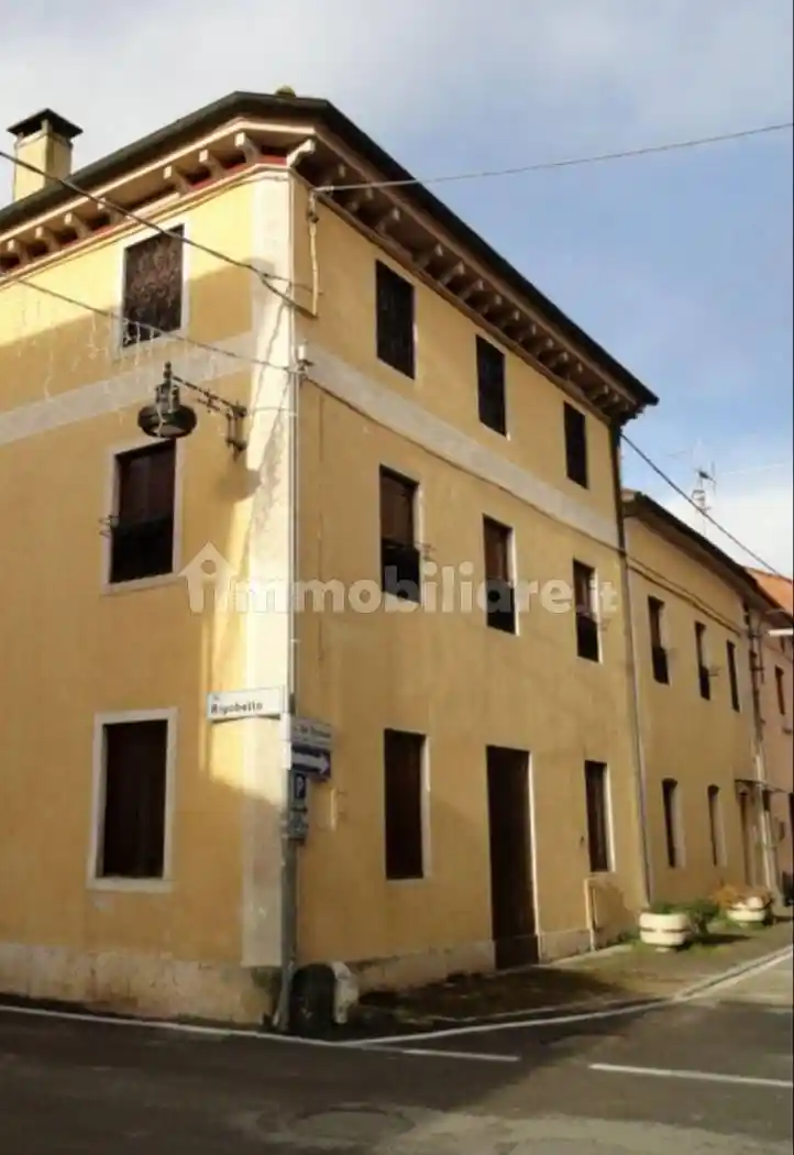 Palazzo - Edificio in vendita a San Vito di Leguzzano