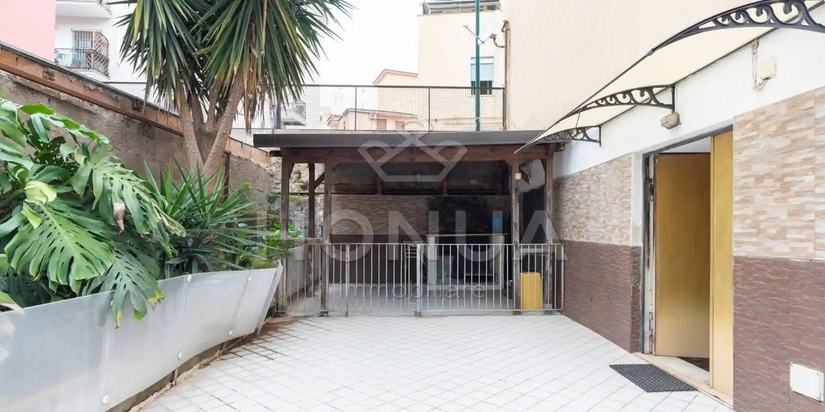 Appartamento in vendita a Napoli