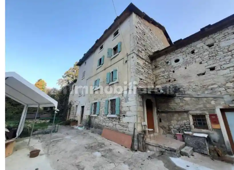 Rustico - Casale in vendita a Roverè Veronese