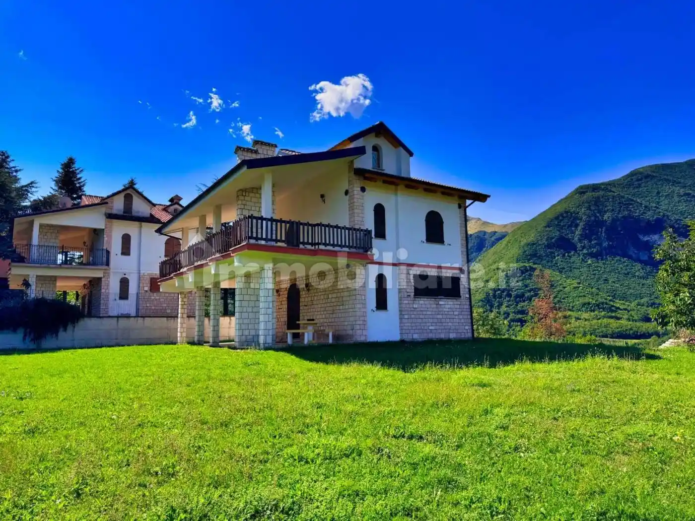 Villa in vendita a Sarnano