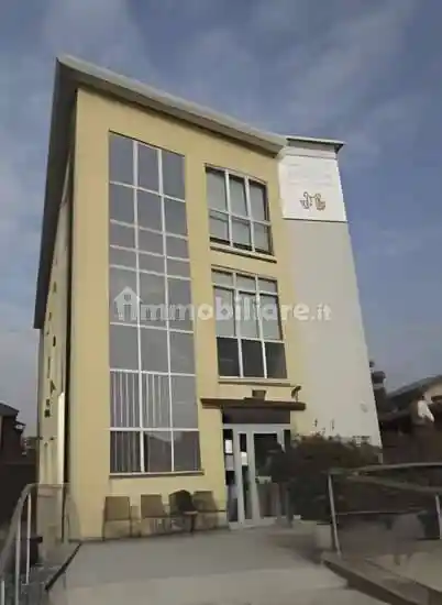 Palazzo - Stabile in vendita a Bareggio