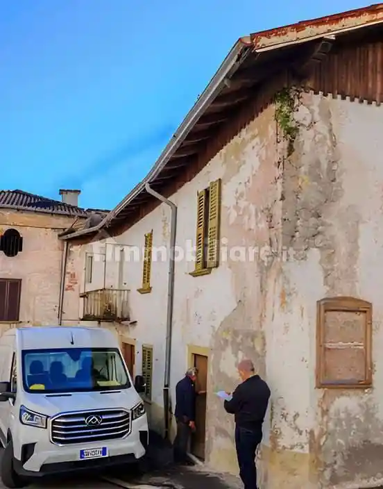 Appartamento in vendita a Casalzuigno