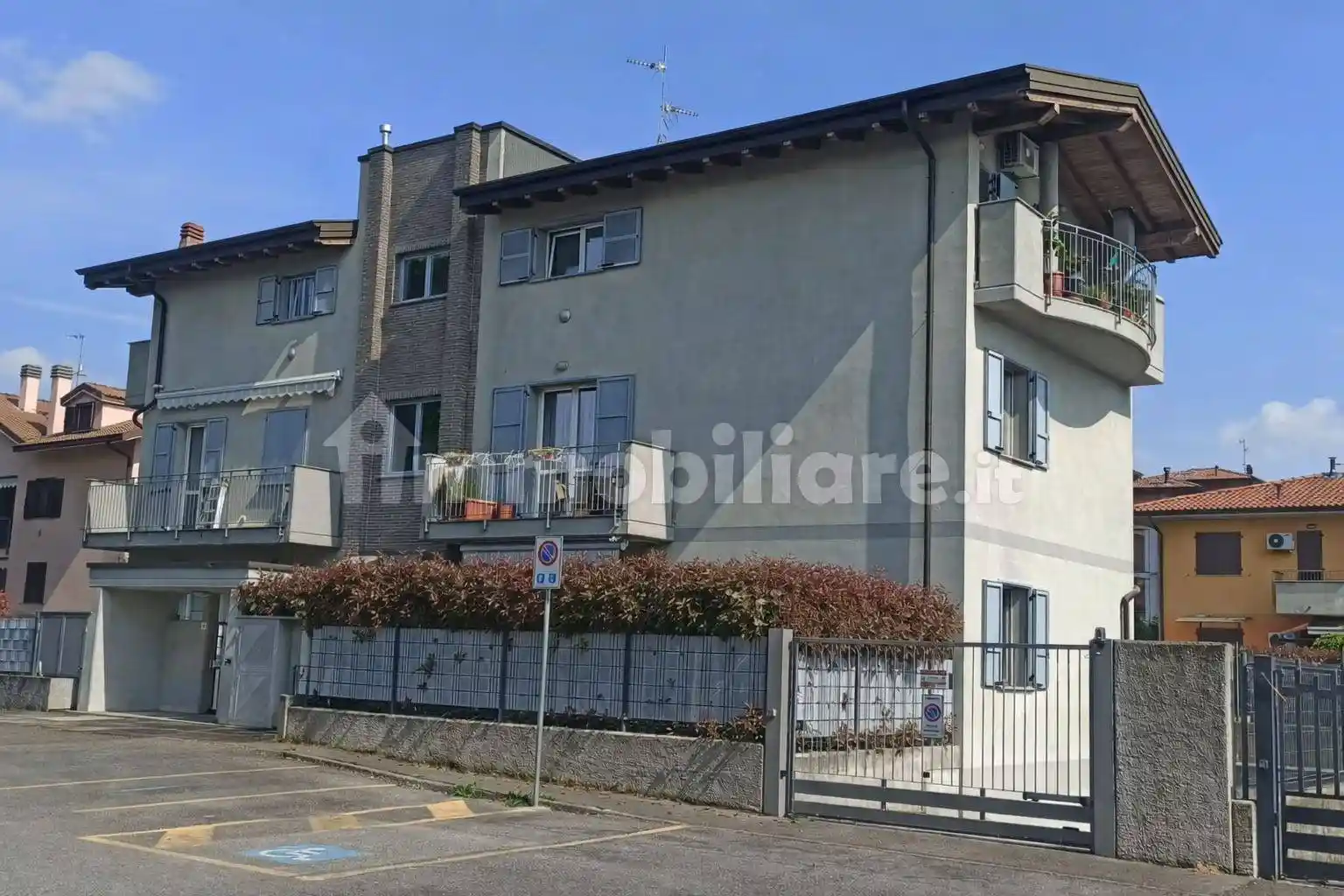 Appartamento in vendita a Trezzano Rosa