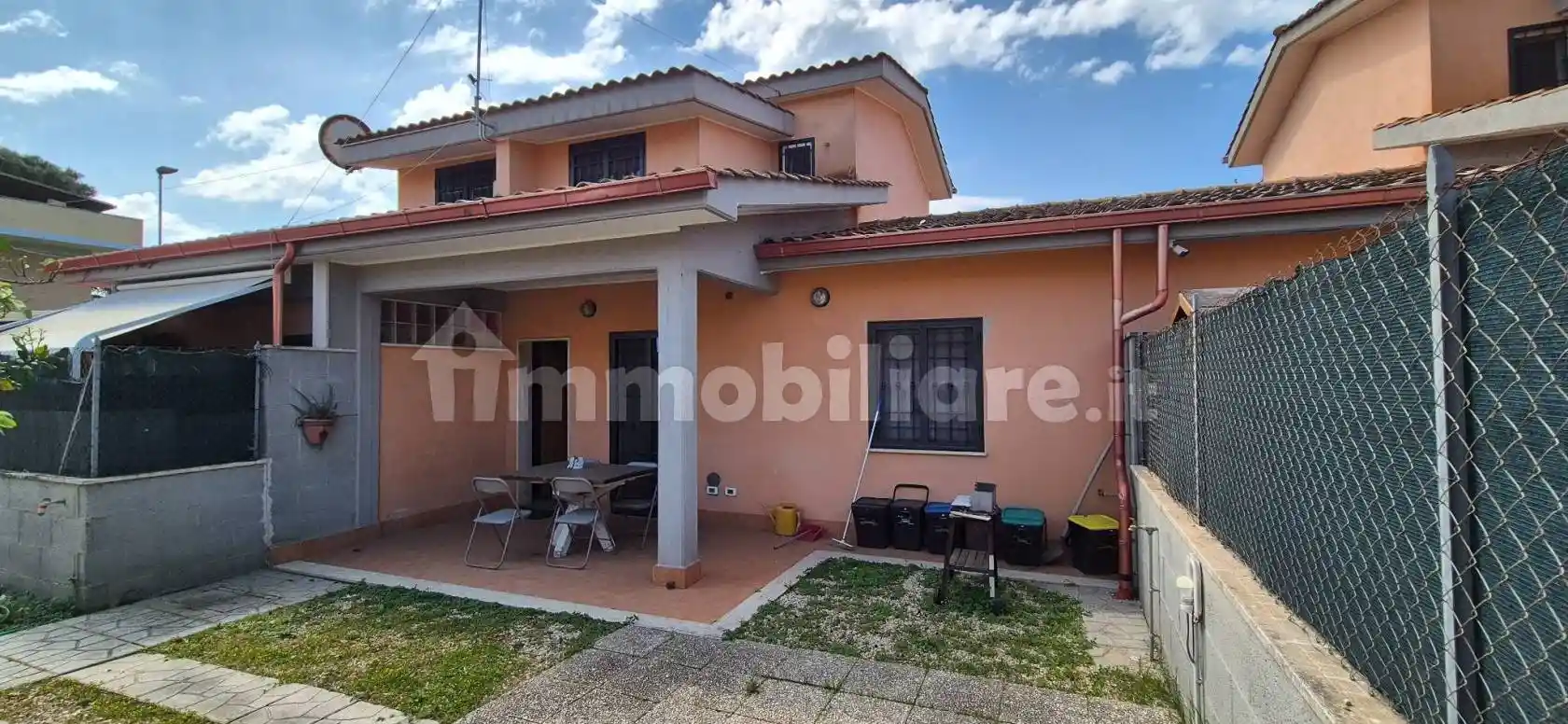Villa in vendita a Pomezia