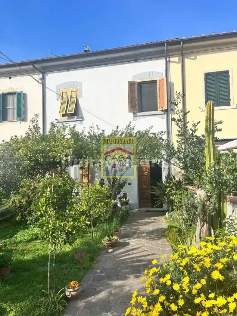 Casa indipendente in vendita a Cascina