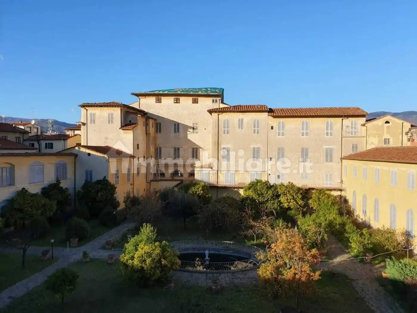 Palazzo - Edificio in vendita a Pistoia