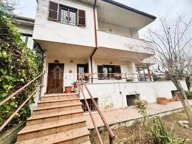 Villa in vendita a Campagnano di Roma