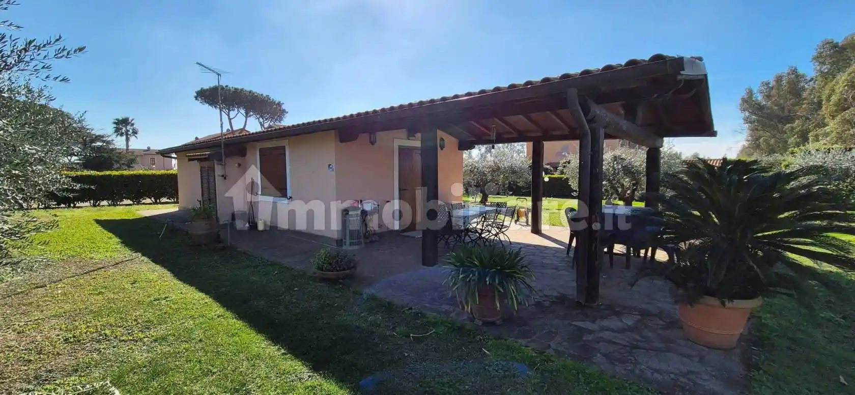 Villa in affitto a Pomezia