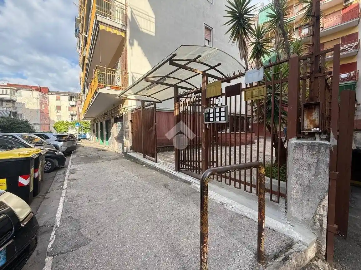 Appartamento in vendita a Napoli