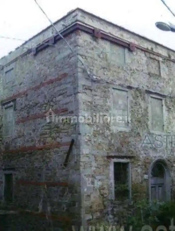 Casa indipendente in vendita a Pescia